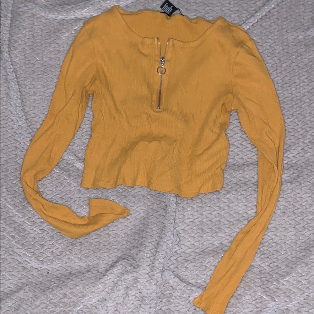 Long sleeve crop top